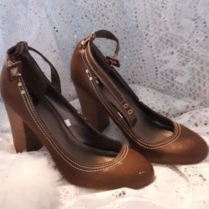 Women's shoes